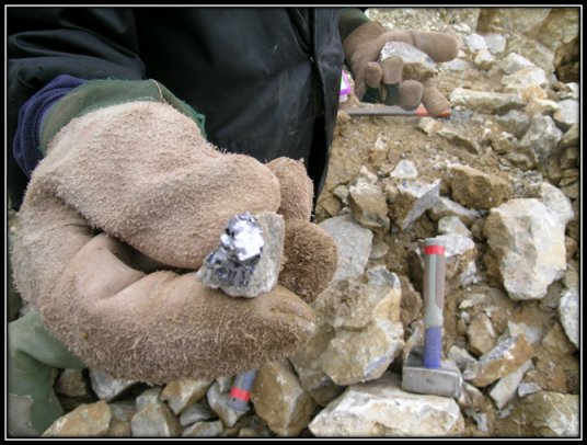 La formation des roches et les minéralisations de baryte dans la carrière de Lompret. 
